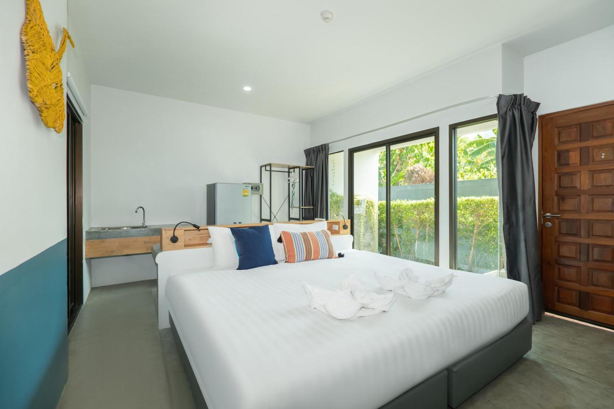 Kraam Silhouette Hotel And Cafe Phuket 查龙 外观 照片