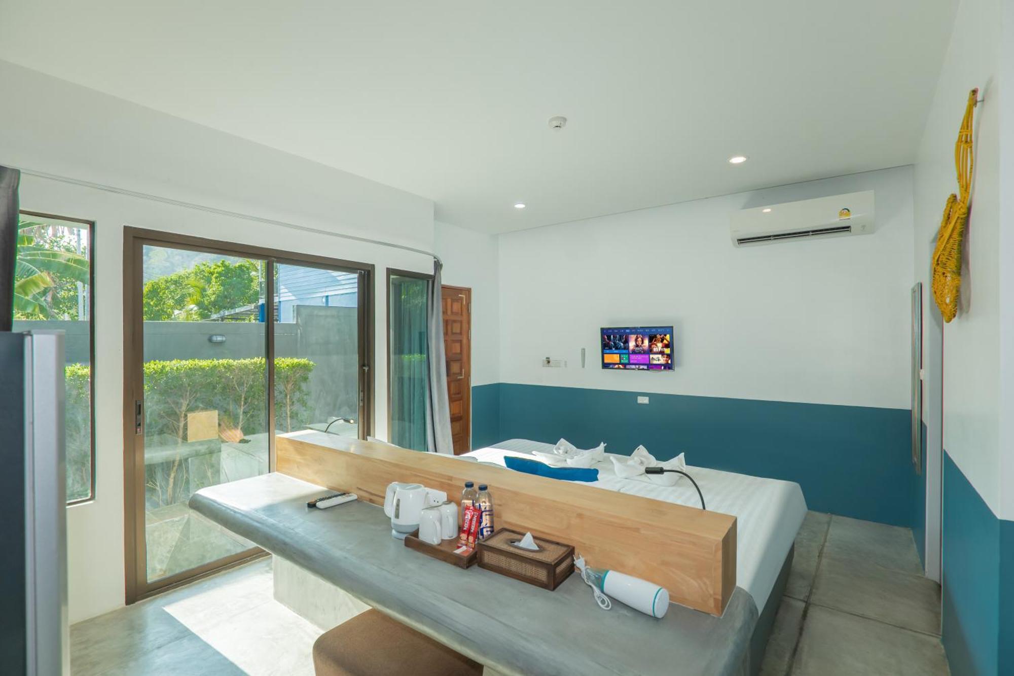 Kraam Silhouette Hotel And Cafe Phuket 查龙 外观 照片